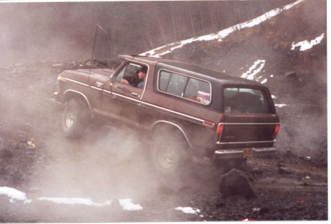 1989 Ford Bronco - The group split into 2 parts, we went with the shooting group. After a while some of us got bored and started climbing stuff