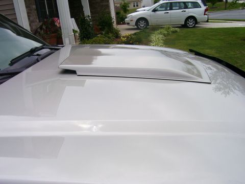 2004 Chevrolet Silverado 1500 - Hood scoop on a 2004 Chevrolet Silverado 1500.