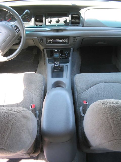 2001 Ford Crown Victoria - Full view.