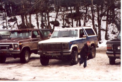 1989 Ford Bronco - Snowball fight!!