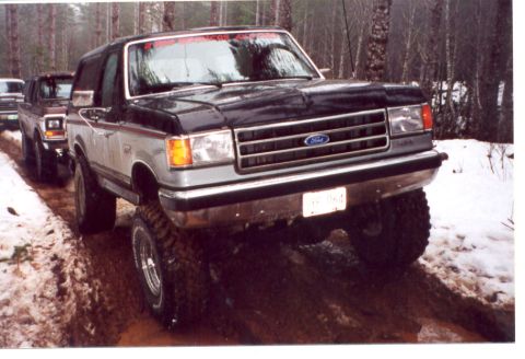 1989 Ford Bronco - Todd, Chris,Jon and I decided to hit some powerlines