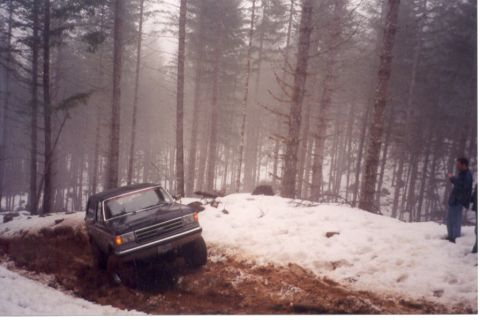 1989 Ford Bronco - Muddy snow is fun