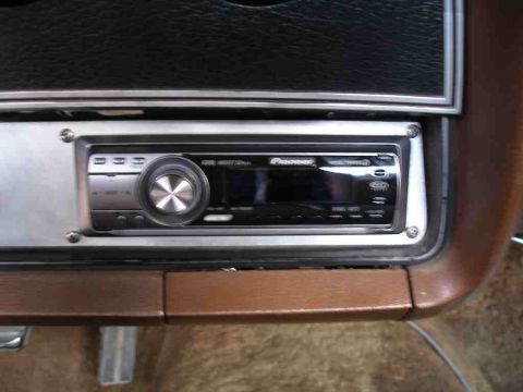 1976 Ford Ranchero - Non stock panasonic.