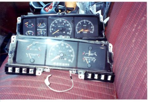 1989 Ford Bronco - Comparison of the two guage clusters, they had the same plug ins for the wirind