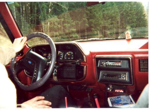 1989 Ford Bronco - It is Sooooo nice having a tach. I dont know how I did without one. Notice that it says 2200 rpm at 50 mph in drive, still has overdrive to…