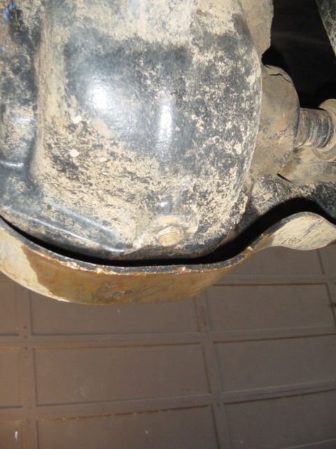 1989 Ford Bronco - This is a shot of the Drain plug in the front diff