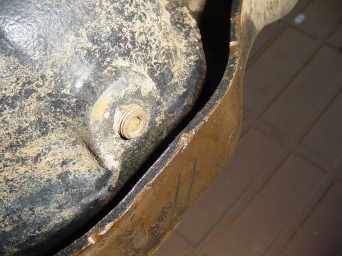 1989 Ford Bronco - Drainplug in the front, it is protected by the TTB housing