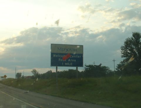 1993 Ford Taurus - A sign indicates the Missouri Welcome Center and Rest Area is closed and 1 mile ahead.