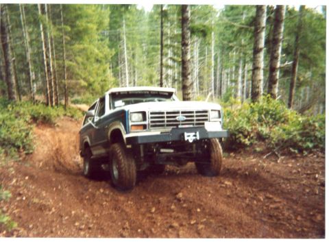 1989 Ford Bronco - Little hill on the way to the mud