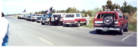1989 Ford Bronco - The beginnings of a lineup before heading out to clean the beach