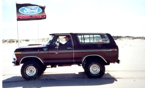 1989 Ford Bronco - Jon flyin the FORD flag on the way to the end of the beach