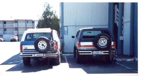 1989 Ford Bronco - TnT after the cleanup with our little sea freinds on our tire carriers