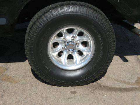 1978 Ford Bronco - schnazzy new wheels.