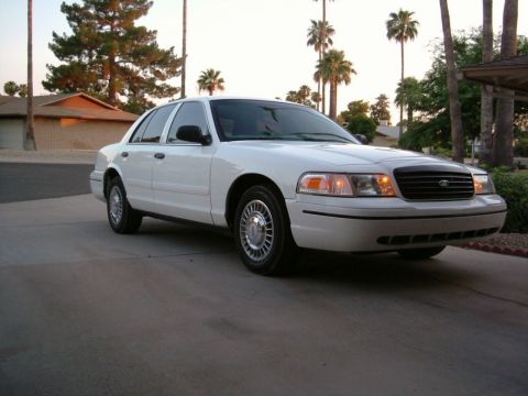 2000 Ford Crown Victoria photo