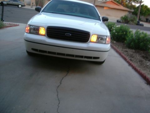 2000 Ford Crown Victoria photo