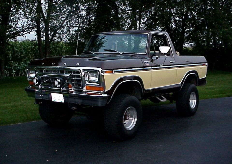 Lifted two-tone 1978-79 Ford Bronco with FORD grille on a driveway