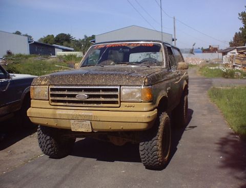 1989 Ford Bronco - Still looks like a happy truck