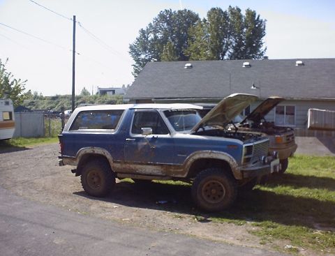 1989 Ford Bronco - Checkin out the under the hood mud