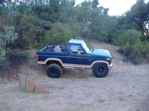 1986 Ford Bronco - finished poser 1