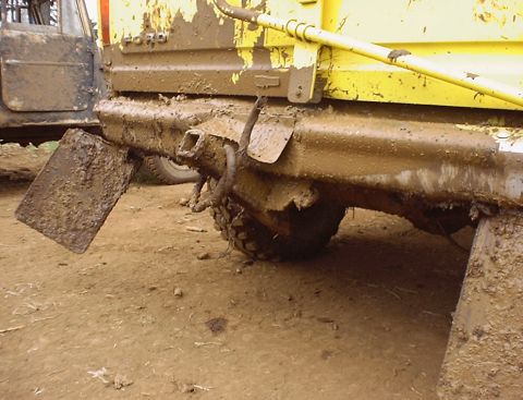 1989 Ford Bronco - Check out the trailer hitch, Hope he didnt use that much