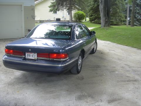 1996 Ford Crown Victoria - Rear view of a 1996 Ford Crown Victoria with a license plate reading 498-HCV.
