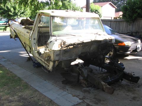 1989 Ford Bronco - This 1979 Ford F-150 chassis is missing its engine and front suspension components.