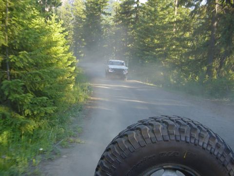 1989 Ford Bronco - Did i mention that it is dusty? Tony following before he started having some fuel dilevery problems in his 78