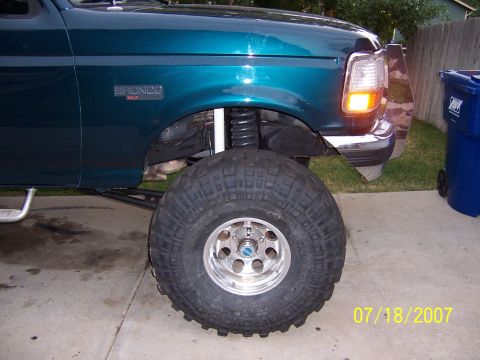 1994 Ford Bronco - Good shot of bumper trim