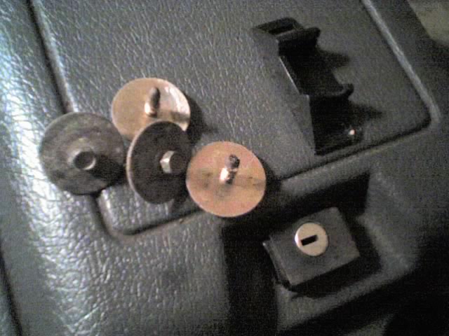 Original mounting screws. and latch included. No Key, lock needs to be re-keyed. Internal latch removed so console opens.
