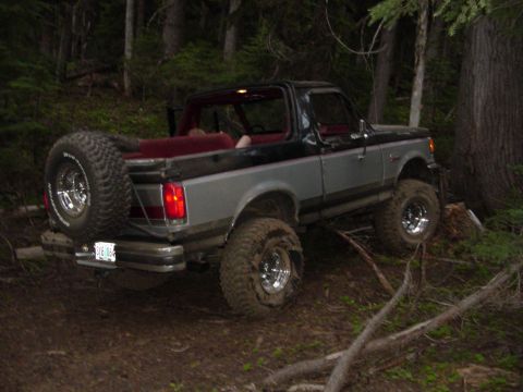 1989 Ford Bronco - My parking spot while we try to get Greg moving again