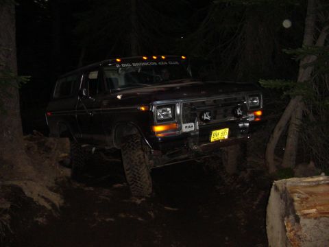 1989 Ford Bronco - Jon coming back thru the tight spot