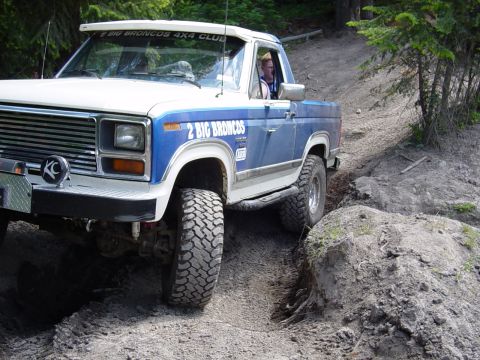 1989 Ford Bronco - A little bump