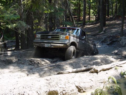 1989 Ford Bronco - And spin the tires