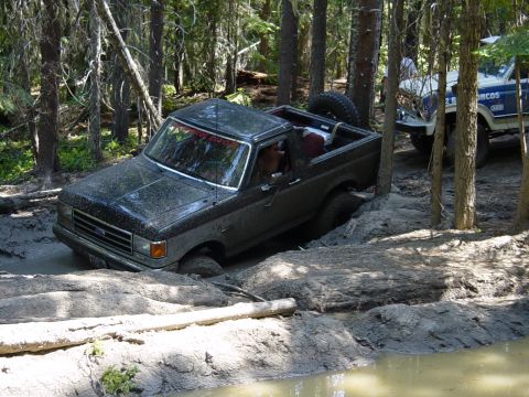 1989 Ford Bronco - Bring in todd with the winch