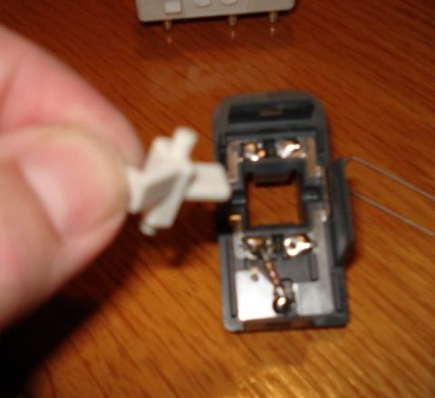 1999 Ford Crown Victoria - The white lever that actuates the contacts for the power window