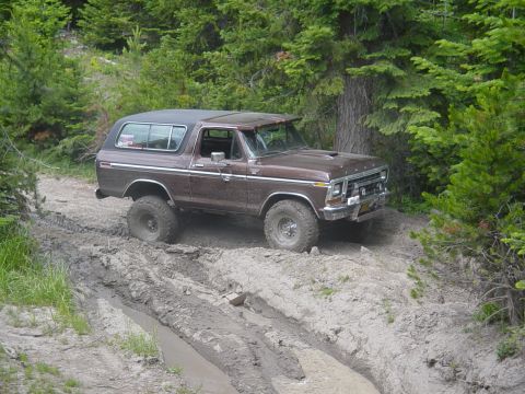 1989 Ford Bronco - Jonny showing some flex on the way out
