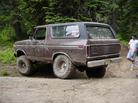 1989 Ford Bronco - Jon doing a flex shot after we met up with the main group