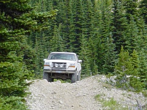 1989 Ford Bronco - Here comes Mark up the hill