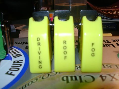 1993 Ford Bronco - Auxiliary switches for driving lights, roof lights, and fog lights are visible.