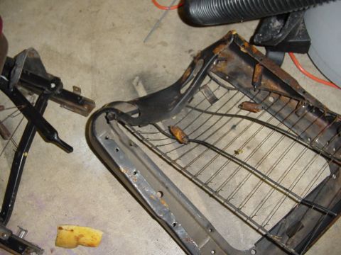 1989 Ford Bronco - The internal frame from the red seat