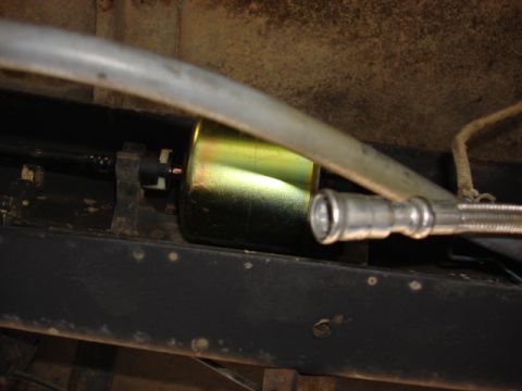 1983 Ford Bronco - as i was connecting the the fuel line i found out there are a couple different line connection types. there is a steel clip and a plastic c…
