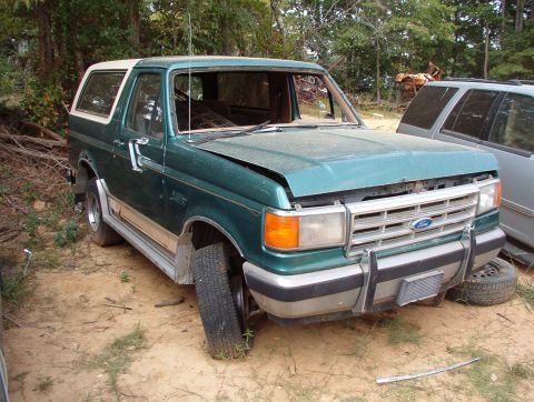 1983 Ford Bronco - Brown's '88 2 flange hub locks I shipped to England, decent rims, good t/g glass.