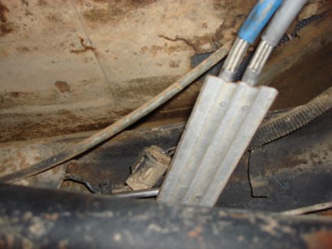 1983 Ford Bronco - here is the last view of the bracket in place.