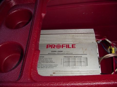 1989 Ford Bronco - I put my amp in the console