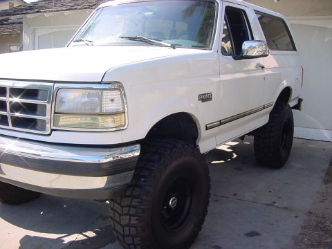 1995 Ford Bronco - 1995 Bronco side view