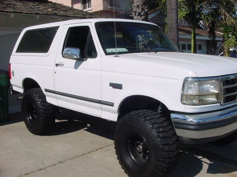 1995 Ford Bronco - 1995 Ford Bronco on 35's Procomp Xterrain tires with a 6 inch Pro Comp lift. The cobination works great!