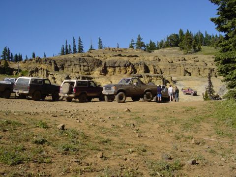 1989 Ford Bronco - The group waiting for Hip to get back down