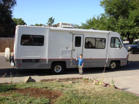 1983 Ford Bronco - The new toy has come home. this is a 1982 27' southwind motorhome. it has a 502 big block and an TH400 tranny and a US Gear underdrive unit