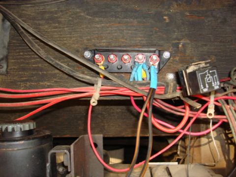 1983 Ford Bronco - i did this swap over two nights so some of the wires were moved and deleted after the next day. this is alot cleaner than the way i got it.