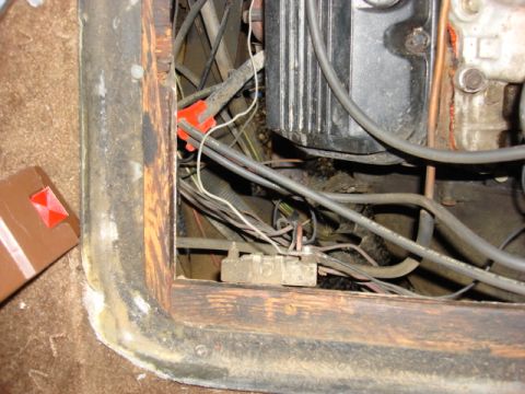 1983 Ford Bronco - the other side of the small terminal goes to a ignition hot powr source. the distributor was swapped for an HEI unit and the old balist was…